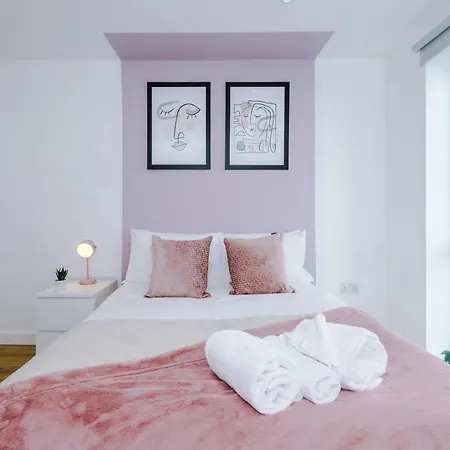 Stunning Scandi Centre Penthouse - Sleeps 10 - Parking Apartment Manchester