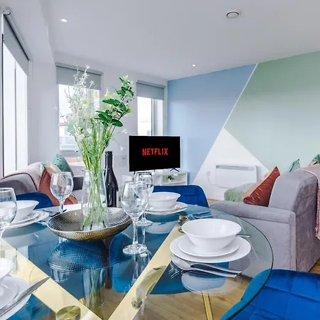 Stunning Scandi Centre Penthouse - Sleeps 10 - Parking Manchester