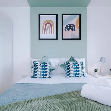 Stunning Scandi Centre Penthouse - Sleeps 10 - Parking Apartment Manchester