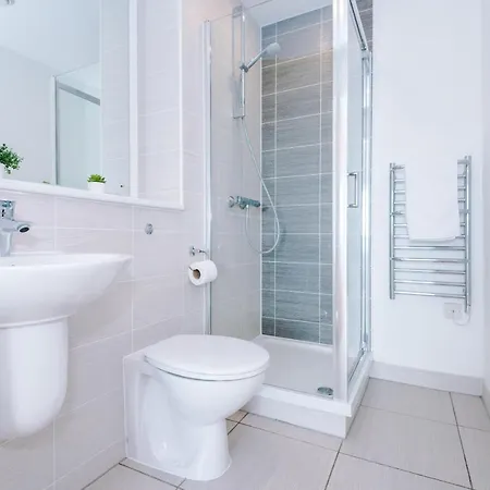 Apartment Stunning Scandi Centre Penthouse - Sleeps 10 - Parking *