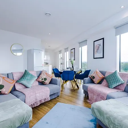 Stunning Scandi Centre Penthouse - Sleeps 10 - Parking Apartment