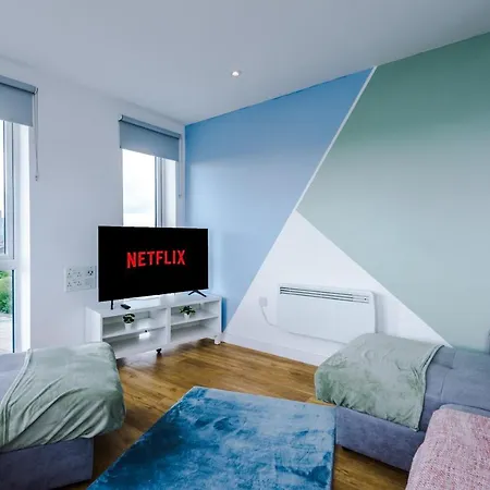 Apartment Stunning Scandi Centre Penthouse - Sleeps 10 - Parking *