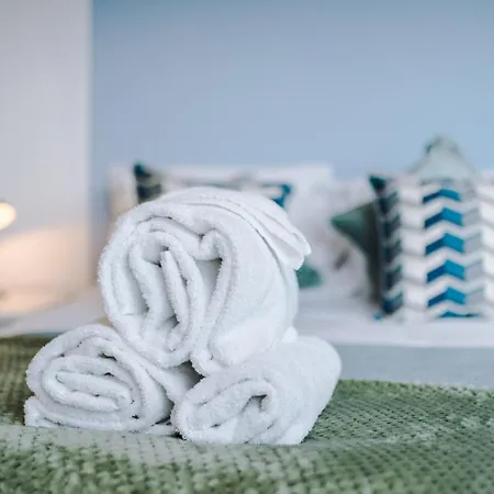 Stunning Scandi Centre Penthouse - Sleeps 10 - Parking