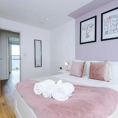 Apartment Stunning Scandi Centre Penthouse - Sleeps 10 - Parking