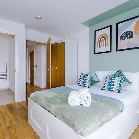 Stunning Scandi Centre Penthouse - Sleeps 10 - Parking Apartment *