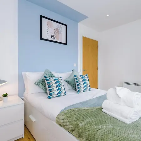 Stunning Scandi Centre Penthouse - Sleeps 10 - Parking