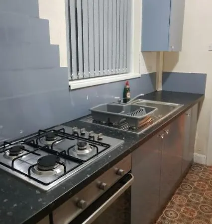 Entire House,sleeps 11,free Parking *