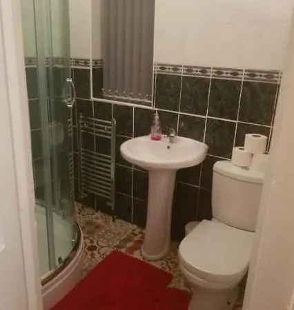 Entire House,sleeps 11,free Parking *