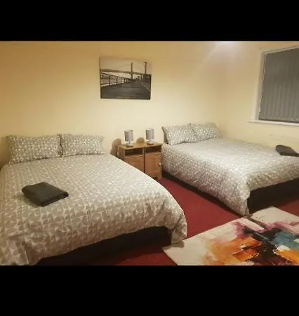 Entire House,sleeps 11,free Parking Feriehus Manchester