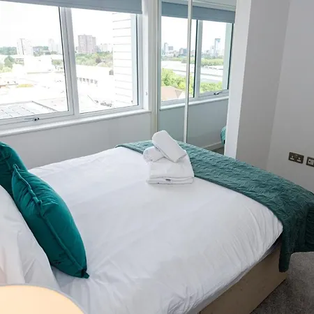 Contemporary 2 Bedroom Duplex In Salford Daire Manchester