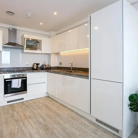 Contemporary 2 Bedroom Duplex In Salford Daire *