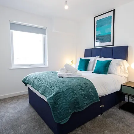 Contemporary 2 Bedroom Duplex In Salford Daire *