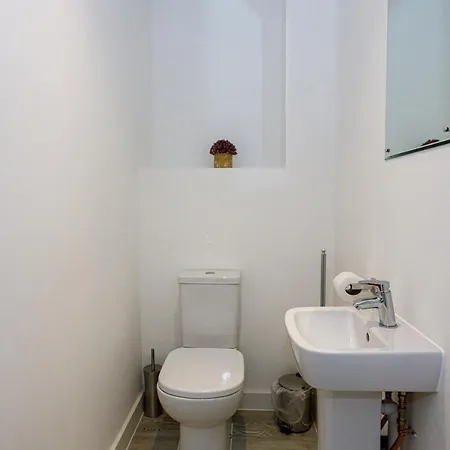 Contemporary 2 Bedroom Duplex In Salford * Manchester