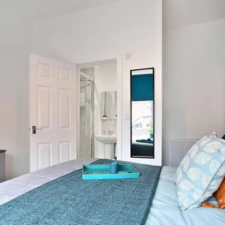 Stunning 4-Bed House In Manchester * Manchester