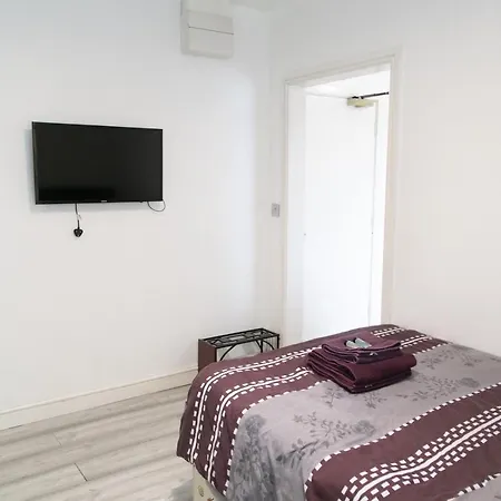 Hills View Apartment Manchester