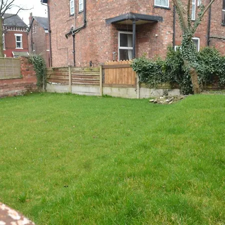Lovely Studio-freeparking Nearby Restaurants Stores, Tram, Metro Link & Bus Stop Manchester