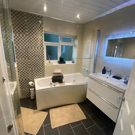 Holiday home Charming 3-bed House Near Central