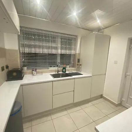 Holiday home Charming 3-bed House Near Central *