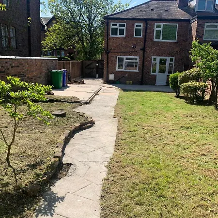 Holiday home Charming 3-bed House Near Central *