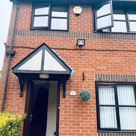 Apartment Comfortable House With Conservatory & Parking Manchester