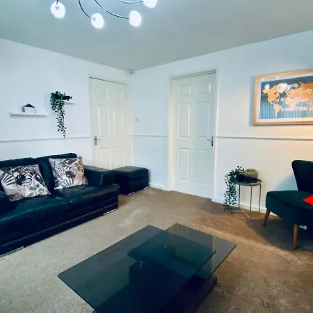 Comfortable House With Conservatory & Parking Apartment *