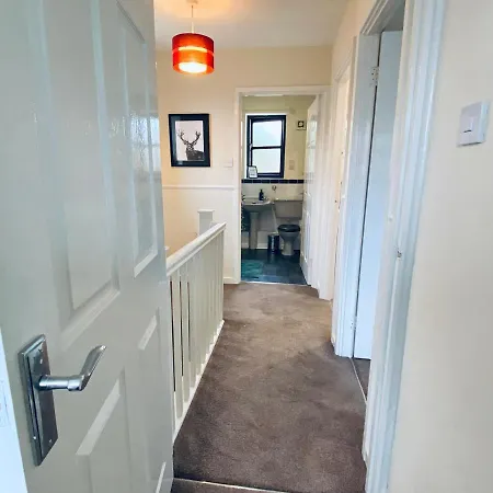 Apartment Comfortable House With Conservatory & Parking Manchester