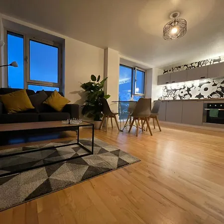 Lovely 1-bedroom With Parking Manchester