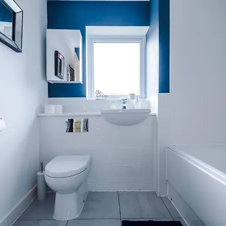 3 Bed Stylish Near The Etihad Stadium Holiday home