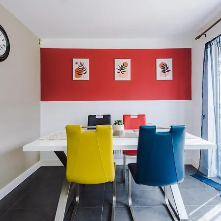 3 Bed Stylish Near The Etihad Stadium Holiday home