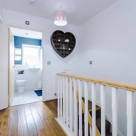 Holiday home 3 Bed Stylish Near The Etihad Stadium