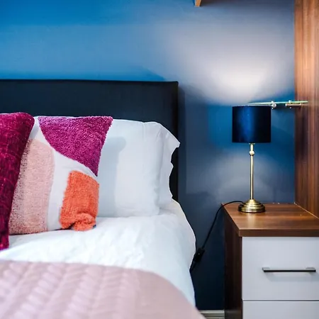 3 Bed Stylish Near The Etihad Stadium 別荘 *