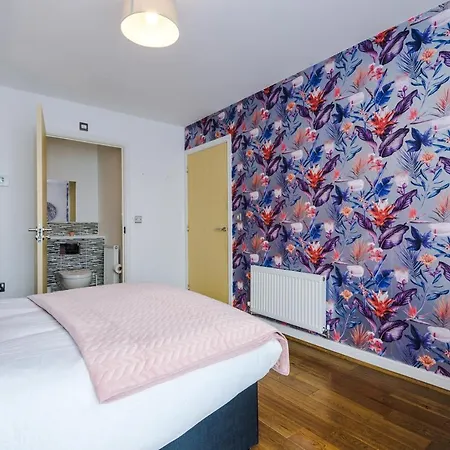 3 Bed Stylish Near The Etihad Stadium Holiday home