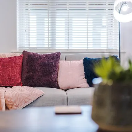 3 Bed Stylish Near The Etihad Stadium 3*