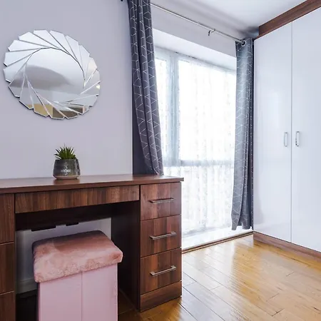 Holiday home 3 Bed Stylish Near The Etihad Stadium *