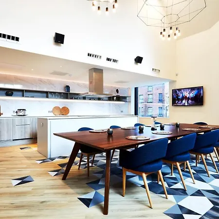 Student Only - Premium Studios With Breakfast At Vita Circle Square In Manchester *