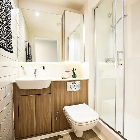 Student Only - Premium Studios With Breakfast At Vita Circle Square In Manchester