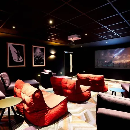Student Only - Premium Studios With Breakfast At Vita Circle Square In Manchester *
