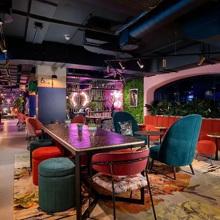 فندق Yotel Deansgate 4*