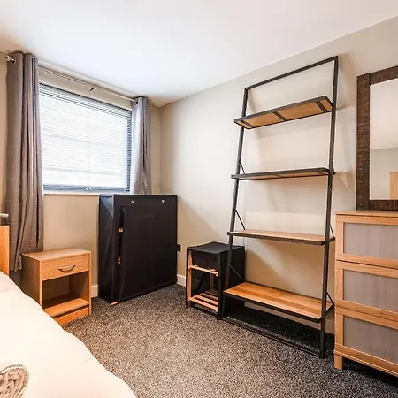 Apt In With Secure Parking Apartment *