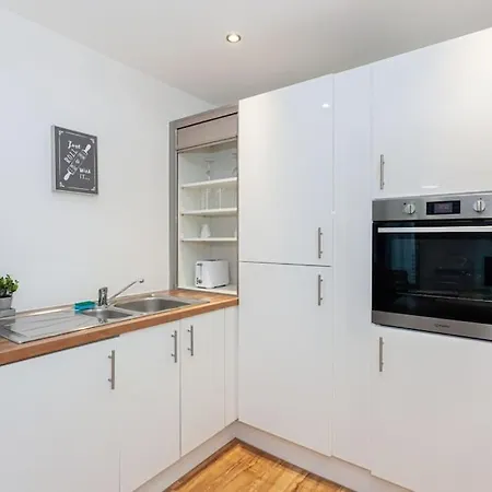 Cosy And Modern Media City Two Bedroom Apartment With Free Parking And Access To Gym & Cinema Room Lägenhet