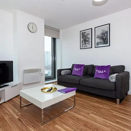 Cosy And Modern Media City Two Bedroom Apartment With Free Parking And Access To Gym & Cinema Room Lägenhet Manchester