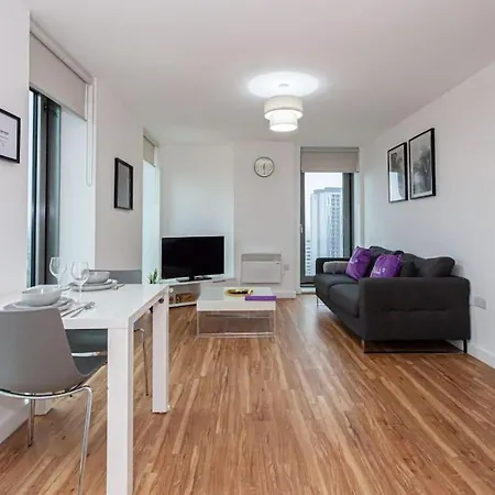Cosy And Modern Media City Two Bedroom Apartment With Free Parking And Access To Gym & Cinema Room * Manchester