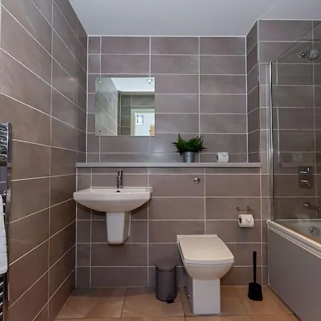 Lägenhet Cosy And Modern Media City Two Bedroom Apartment With Free Parking And Access To Gym & Cinema Room