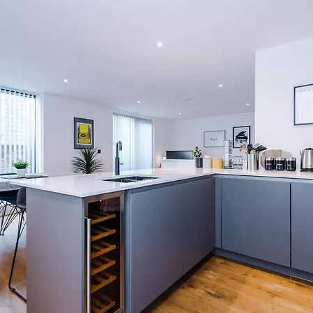 Hilltop Serviced - Piccadilly Apartment Manchester