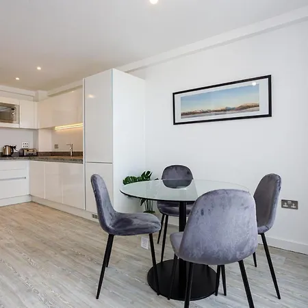 Daire Contemporary 2 Bedroom Duplex In Salford Manchester