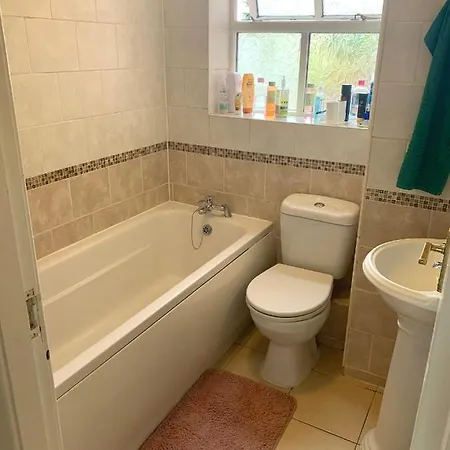Проживание в семье Beautiful Double Bedroom Hosted Near Uni And City Center