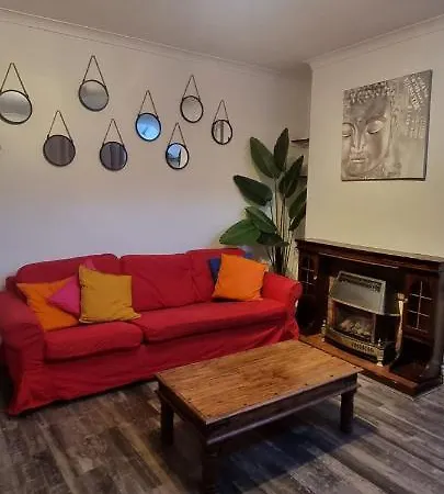 Budget 4 Bedroom House,entire Place.sleeps 10 Holiday home *