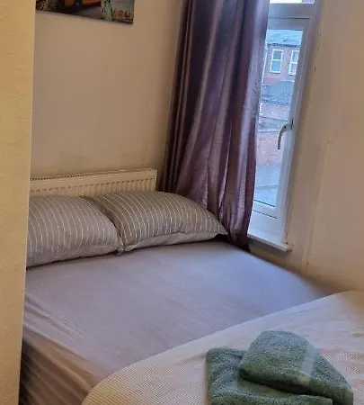 Budget 4 Bedroom House,entire Place.sleeps 10 Holiday home