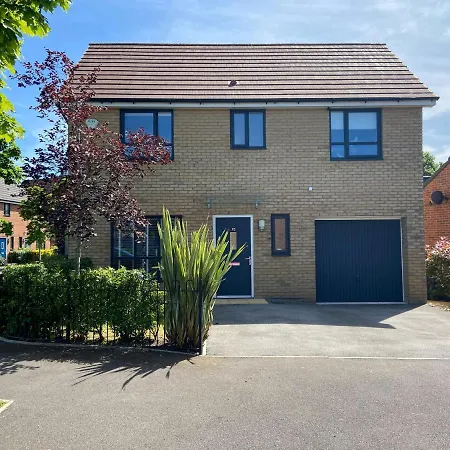 Detached Riverside In The Heart Of Villa *