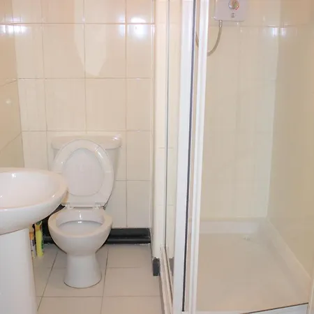 Single In A Shared Flat With Own Toilet *